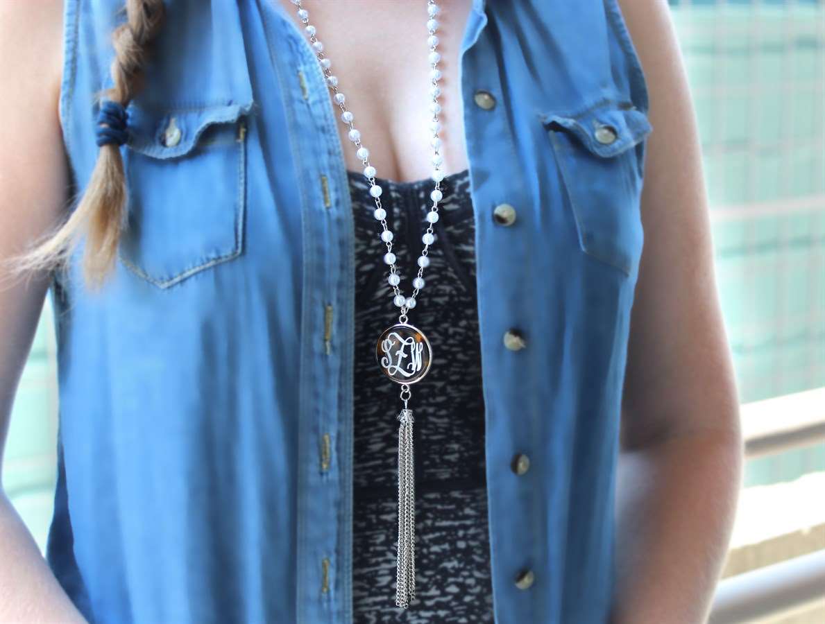 Engravable Fashion Shell Pendant With Pearl Chain Necklace