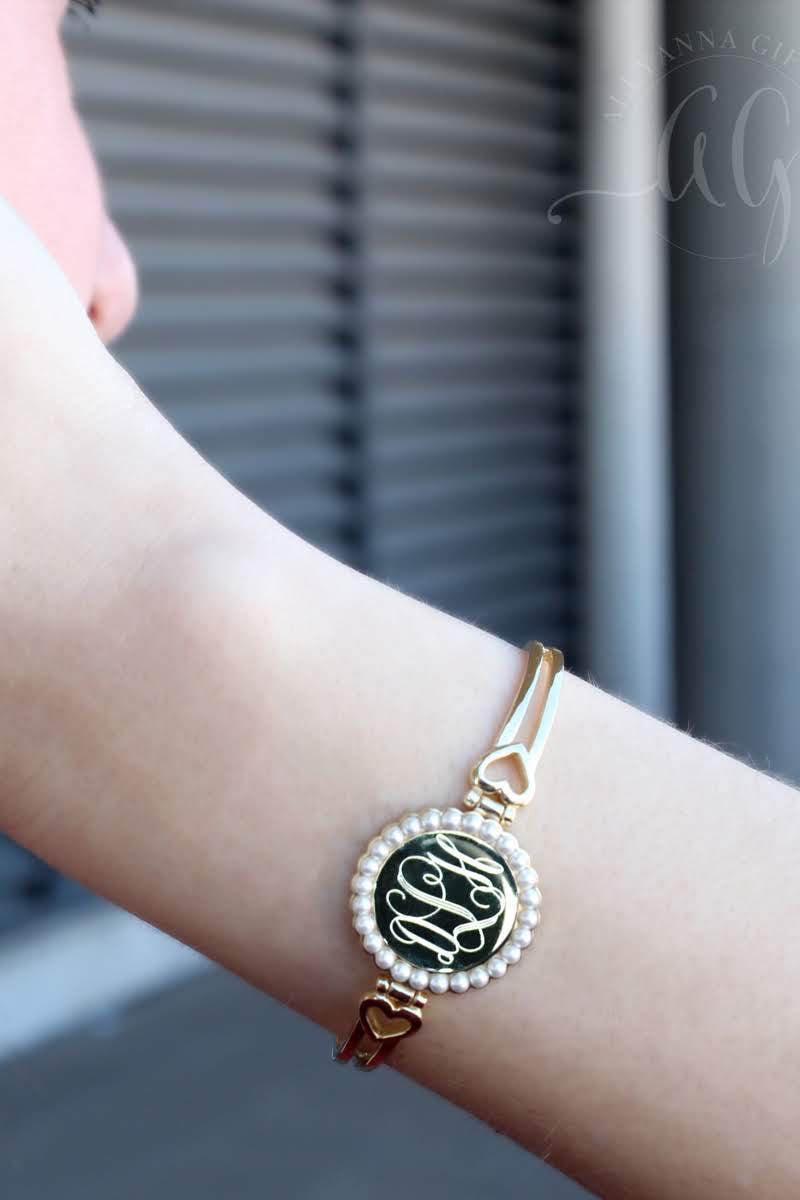 Princess Pearl Heart Bracelet - Allyanna GiftsMONOGRAM + ENGRAVING